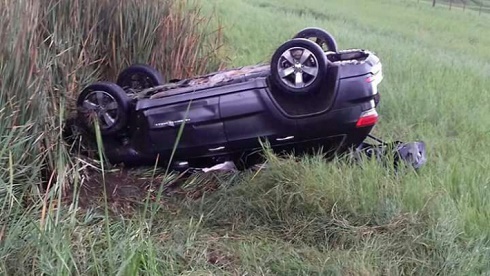 Tres heridos tras despiste y vuelco de camioneta en la Ruta 16